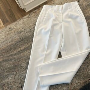 Women’s cropped white pants